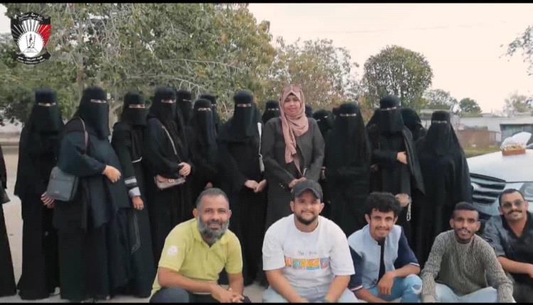 لتعزيز قيم التكافل الاجتماعي.. طلاب كلية التربية عدن يزورون دار المسنين